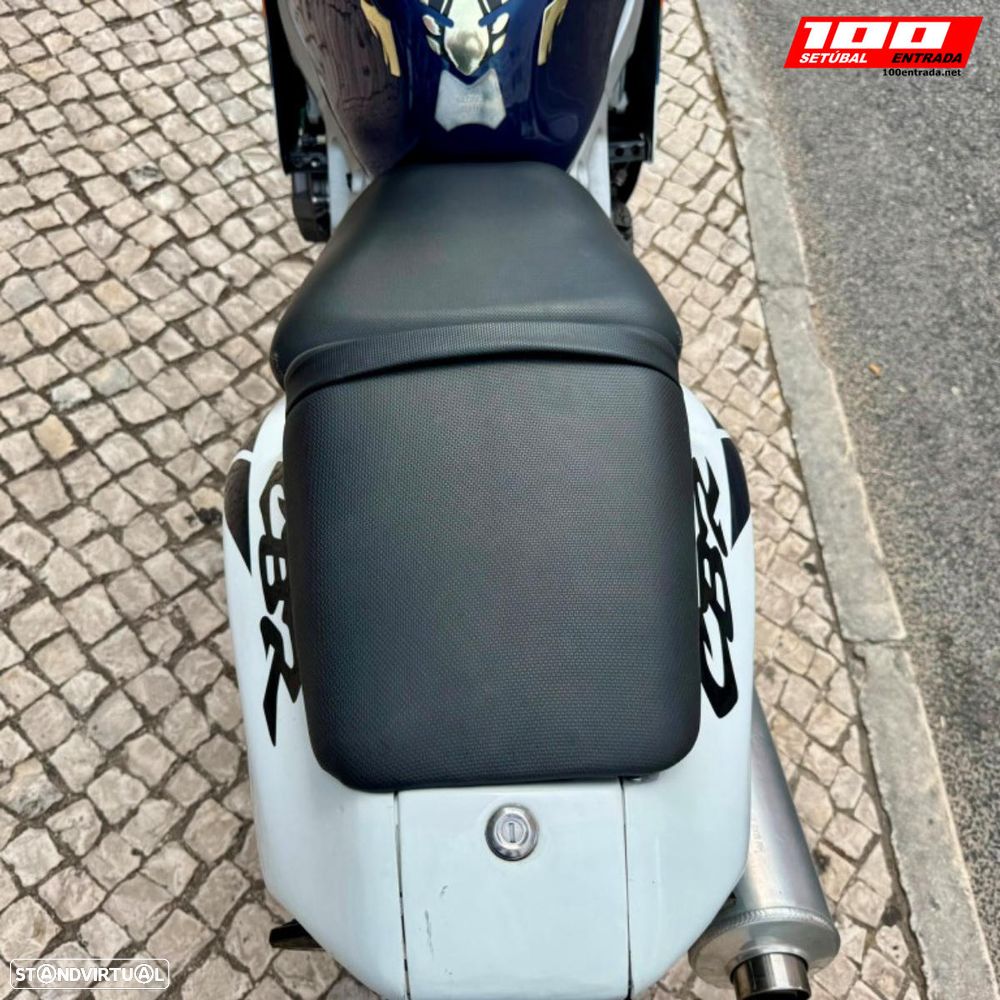 Honda CBR 900 RR - 25