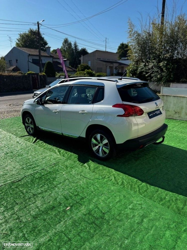 Peugeot 2008 1.2 PureTech Allure - 8