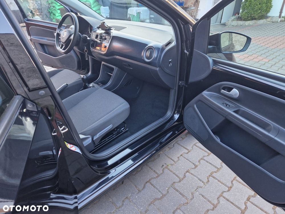 Volkswagen up! United - 17