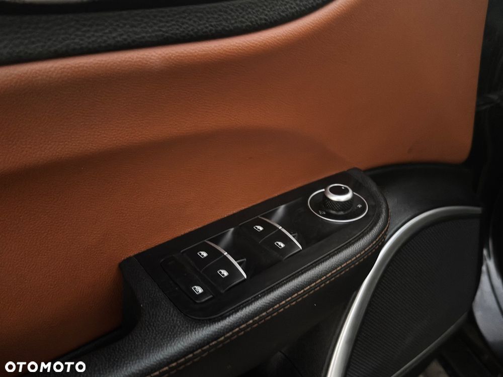 Alfa Romeo Giulia 2.0 Turbo 16V AT8-Q4 Ti - 11