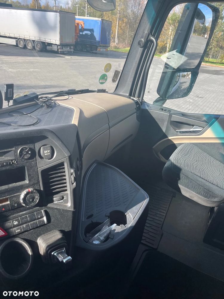 Mercedes-Benz Actros - 3