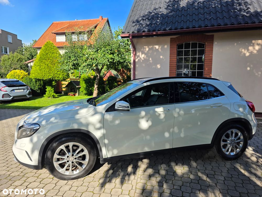 Mercedes-Benz GLA - 24