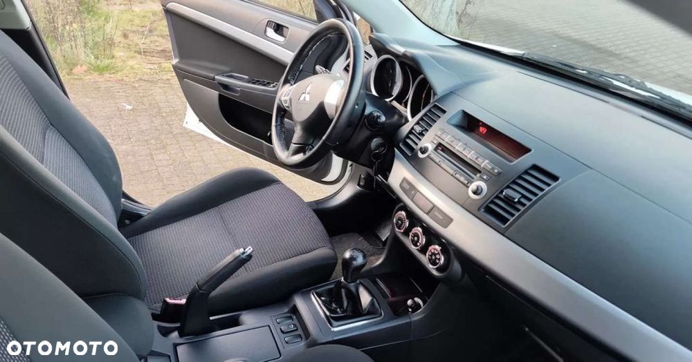 Mitsubishi Lancer - 32