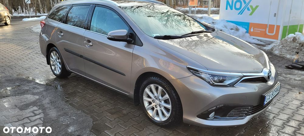 Toyota Auris 1.6 Premium Comfort - 10