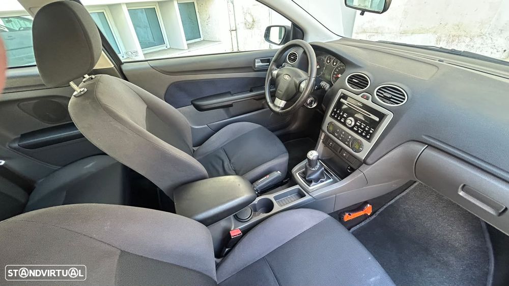 Ford Focus 1.6 TDCi Sport — fotografia 11