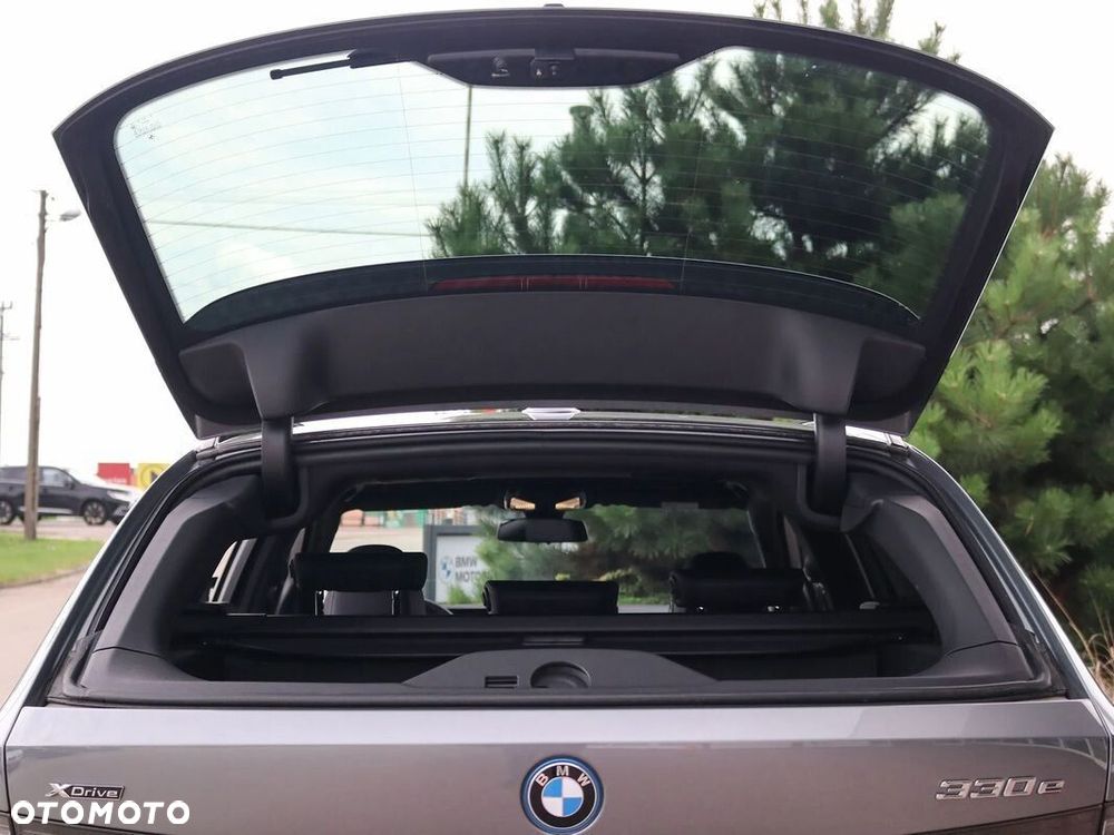 BMW Seria 3 330e xDrive M Sport sport - 22