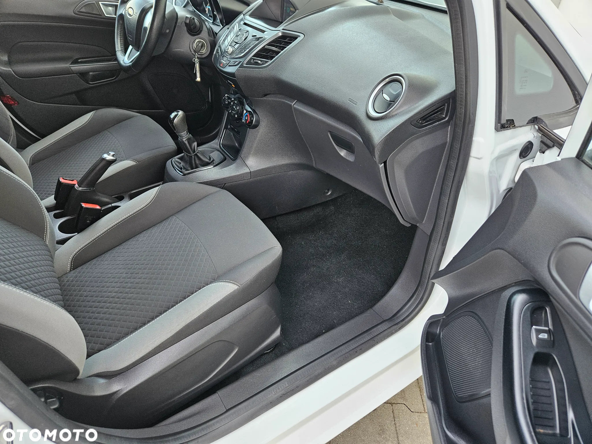 Ford Fiesta 1.25 Silver X - 26