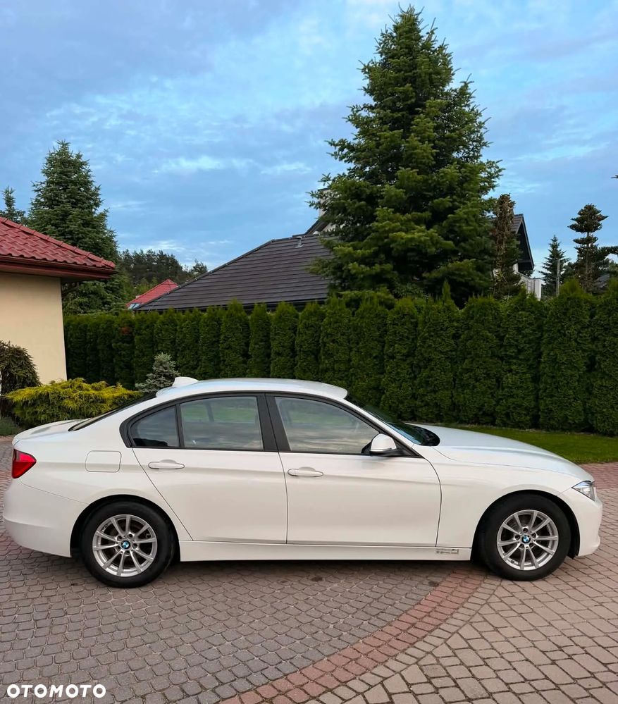 BMW Seria 3 320i - 5