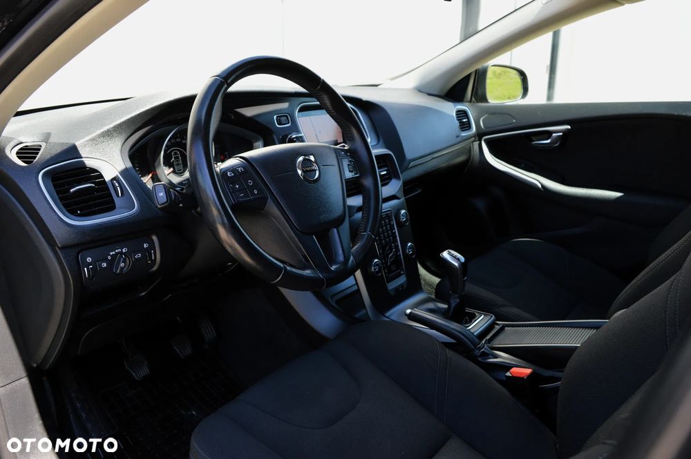 Volvo V40 T2 Momentum - 5
