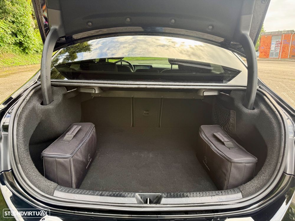 Mercedes-Benz A 250 Limousine e 8G-DCT AMG Line - 25