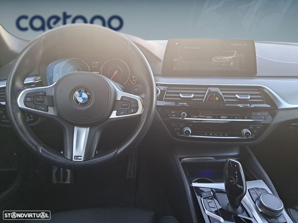 BMW 530 e Pack Desportivo M - 12