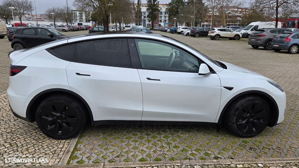 Tesla Model Y - 3