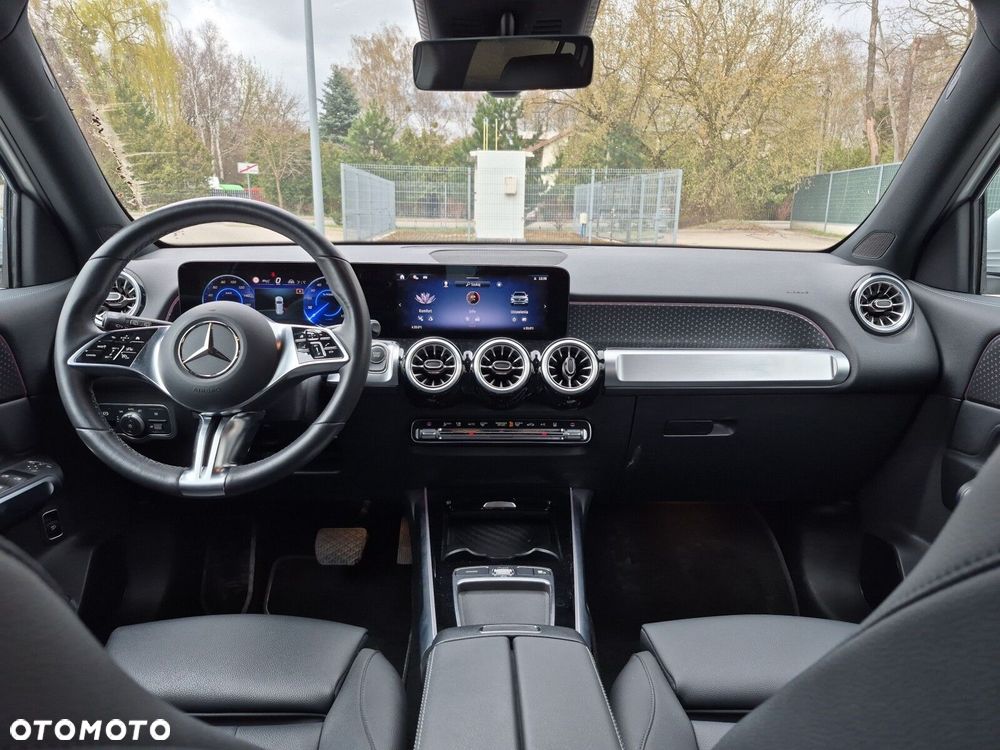 Mercedes-Benz EQB - 12