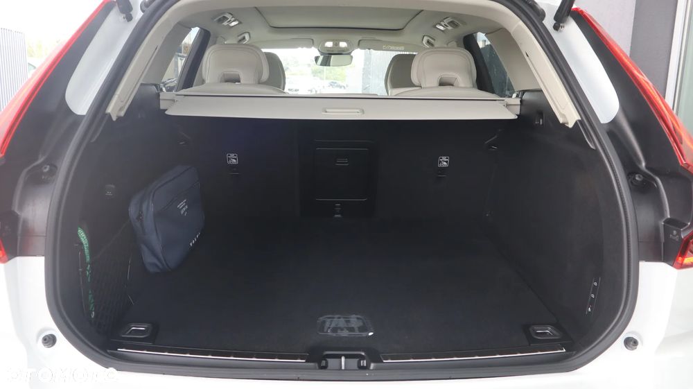 Volvo XC 60 B5 B AWD Ultra Dark - 23