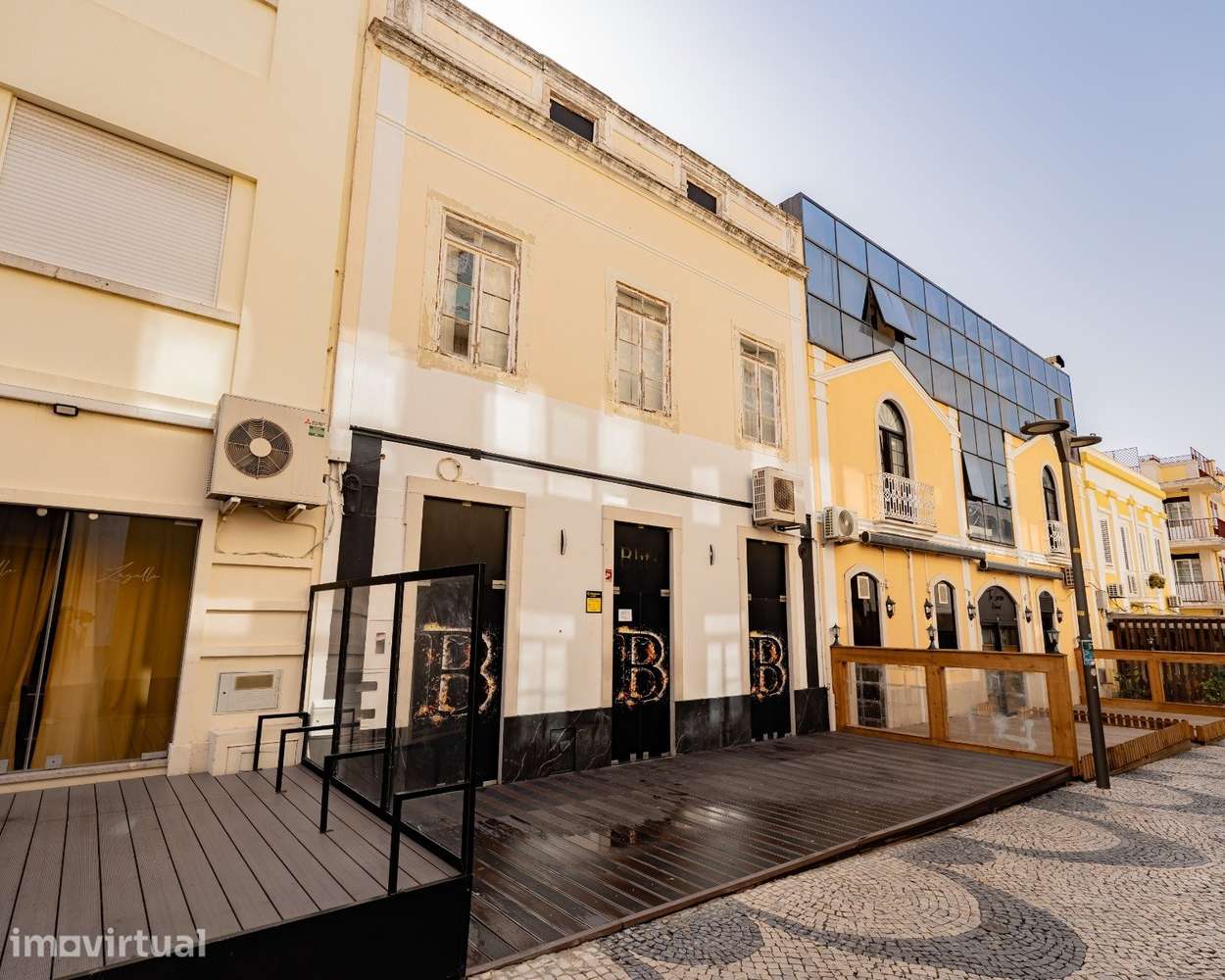 Prédio Misto em Propriedade Total-OPORTUNIDADE DE INVESTIMENTO NO BAIR - Grande imagem: 2/49