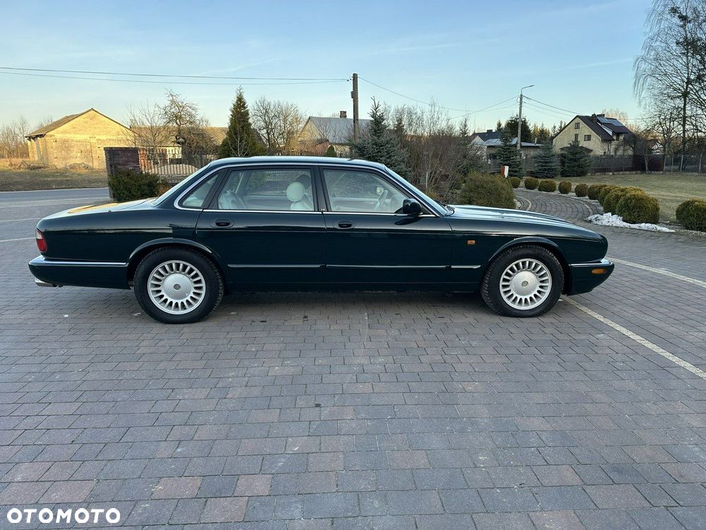 Jaguar XJ - 11