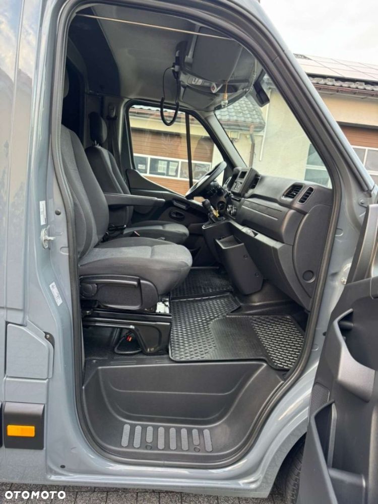 Renault Master Nowa Sztuka Salon Polska - 13