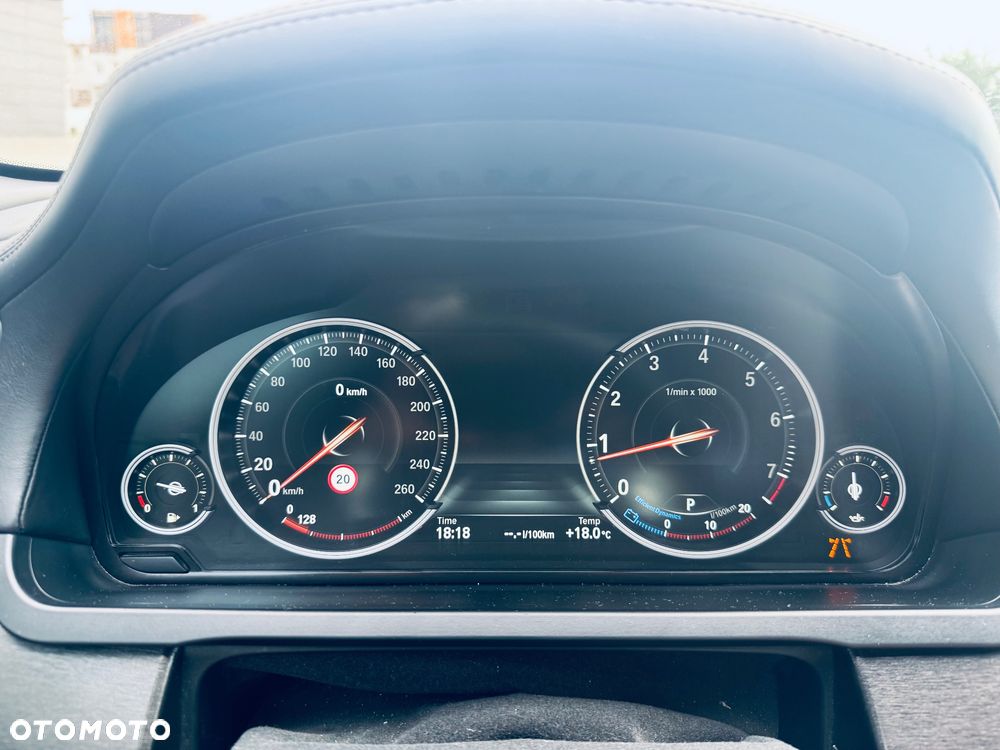 BMW Seria 7 750Li xDrive - 14