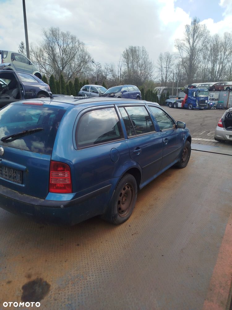 Skoda Octavia 1 na części - 8