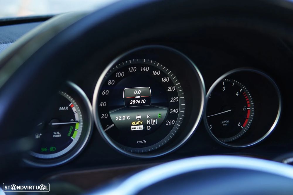Mercedes-Benz E 300 Bluetec Hybrid Avantgarde - 30