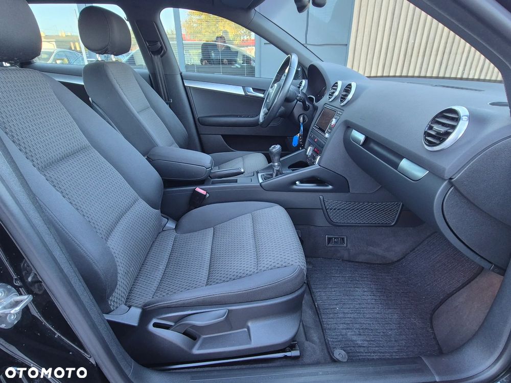 Audi A3 Sportback 1.6 TDI Ambiente - 32