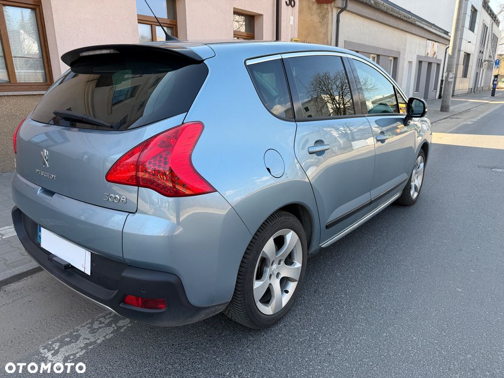 Peugeot 3008 Hybrid4 - 12