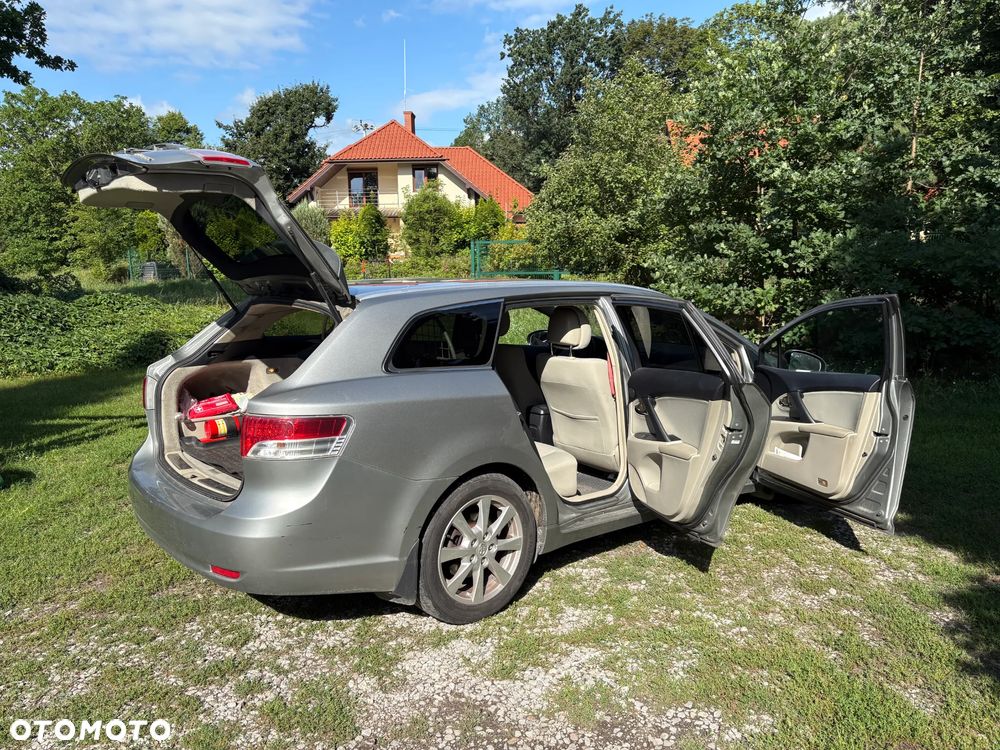 Toyota Avensis 2.0 D-4D Sol+NAVI - 12