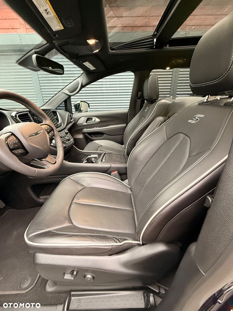 Chrysler Pacifica - 18