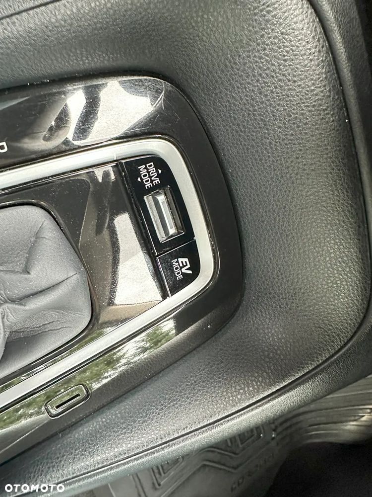 Toyota Corolla 1.8 Hybrid Comfort - 24