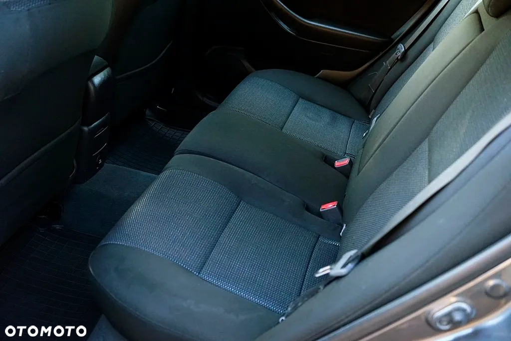 Toyota Avensis Combi 2.0 D-4D - 15