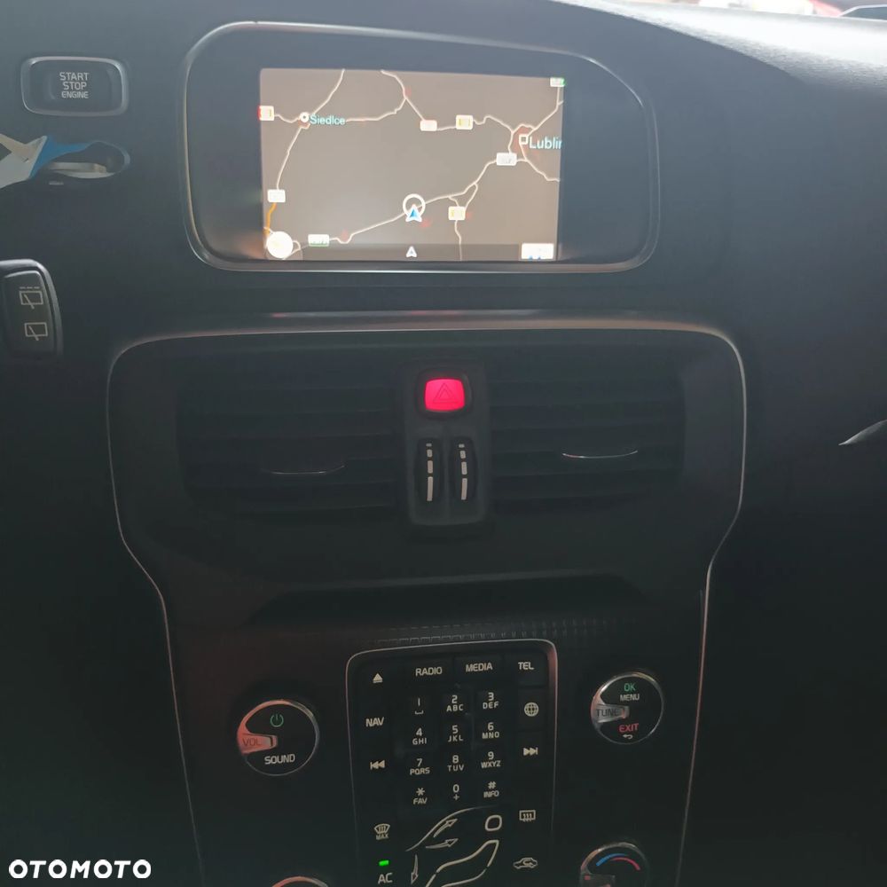 Volvo V40 - 18
