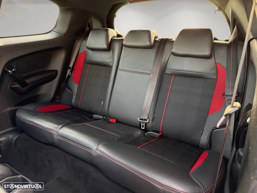 Peugeot 208 1.6 THP GTi - 11