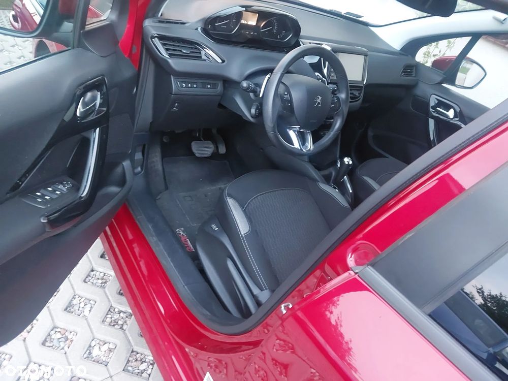 Peugeot 208 - 9
