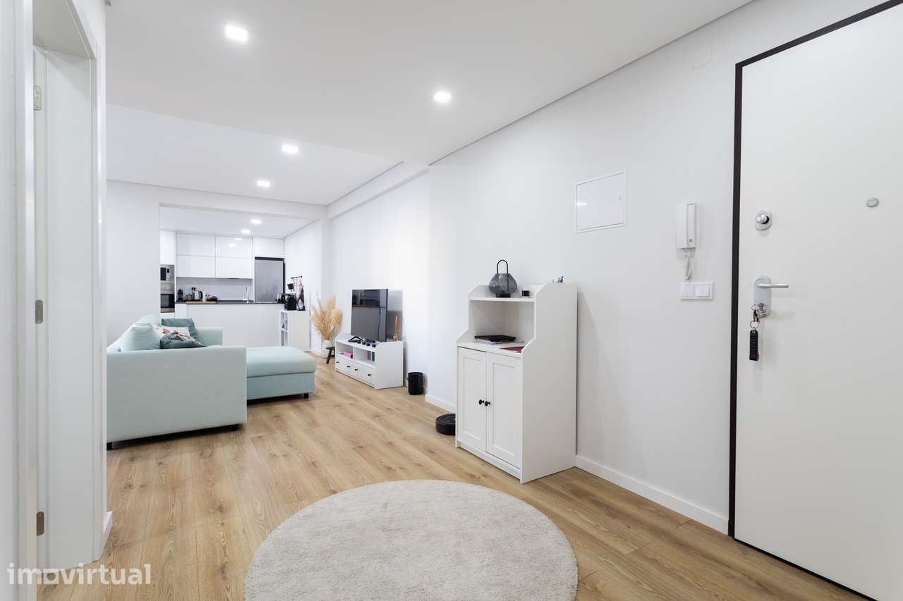 T2 remodelado com 2 varandas e 2 casas de banho completas na Cova da P - Grande imagem: 4/30