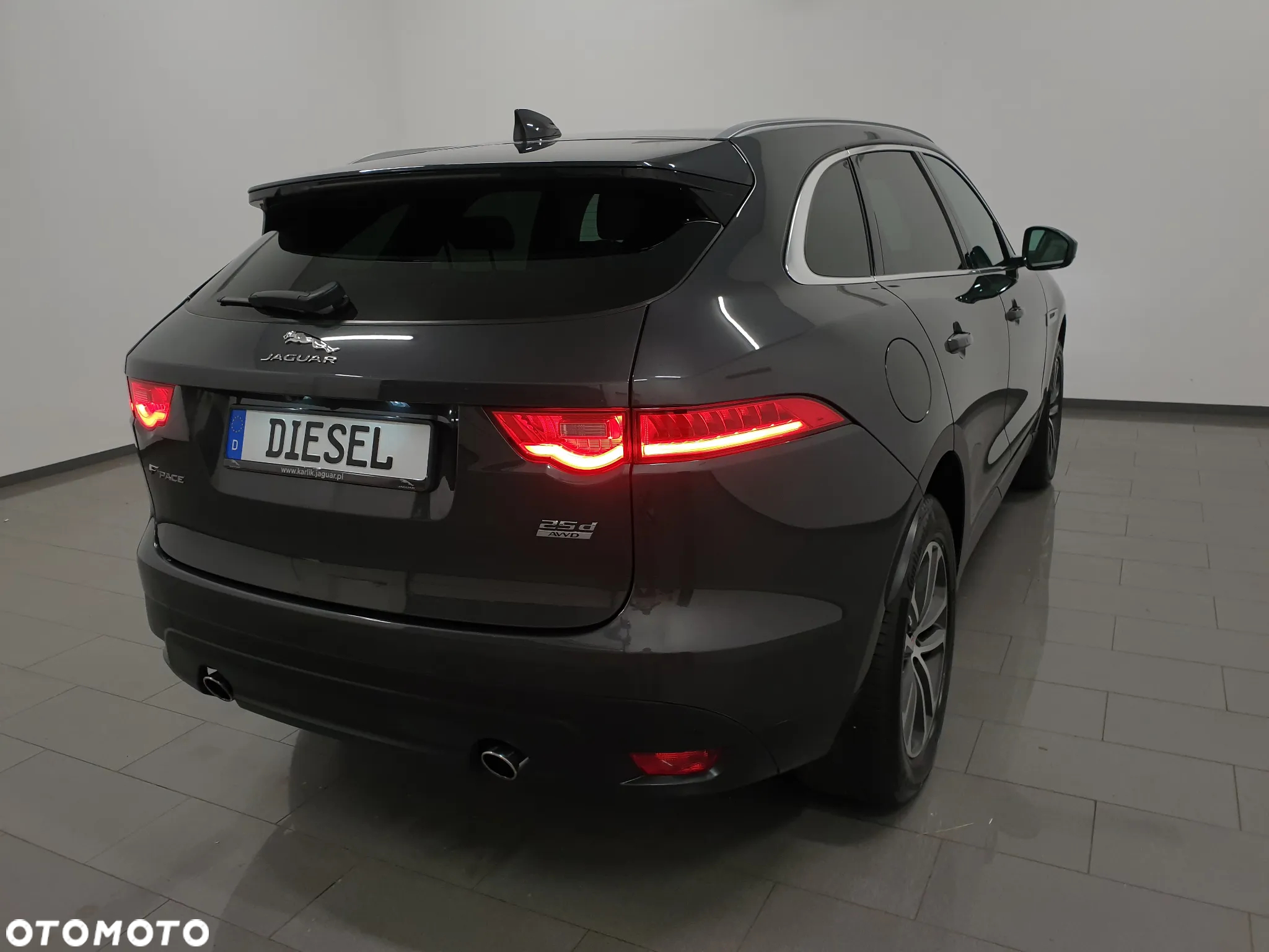 Jaguar F-Pace 2.0 i4D AWD R-Sport - 37