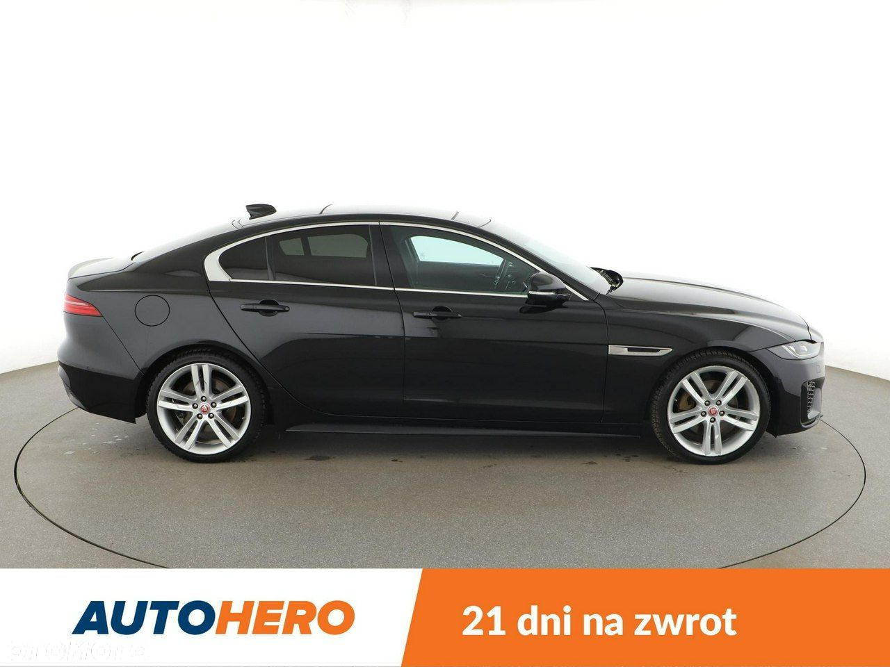Jaguar XE 2.0 D180 AWD R-Dynamic SE - 9