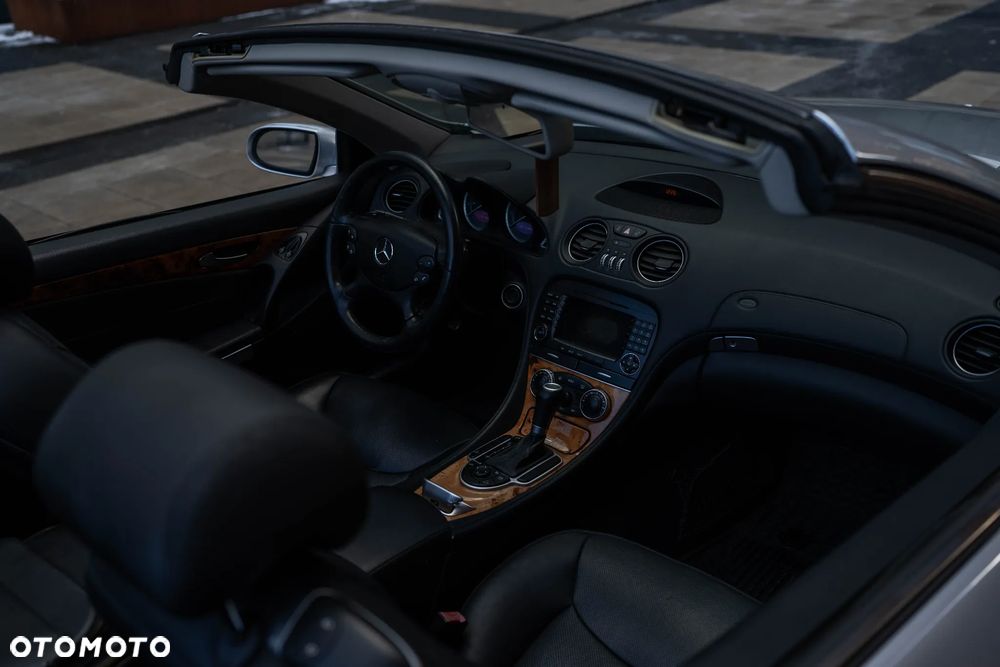 Mercedes-Benz SL - 25