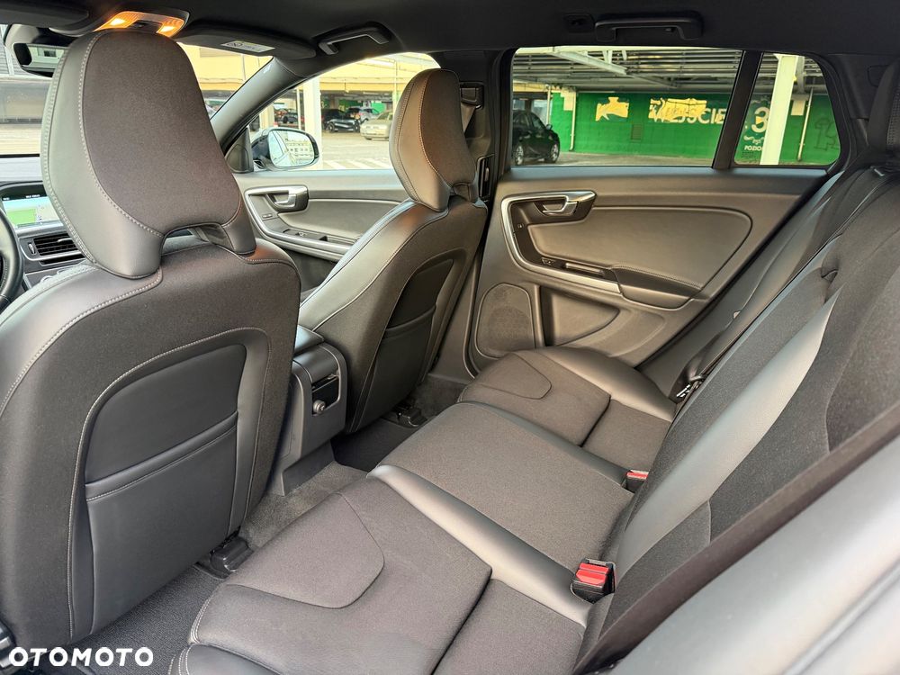 Volvo V60 Cross Country D3 Drive-E Momentum - 12