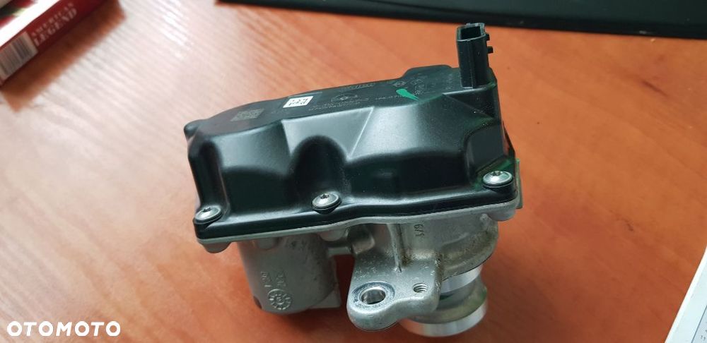 Zawór EGR Trafic 2,0 DCi M9R710 nr 147105982R Nowy - 2