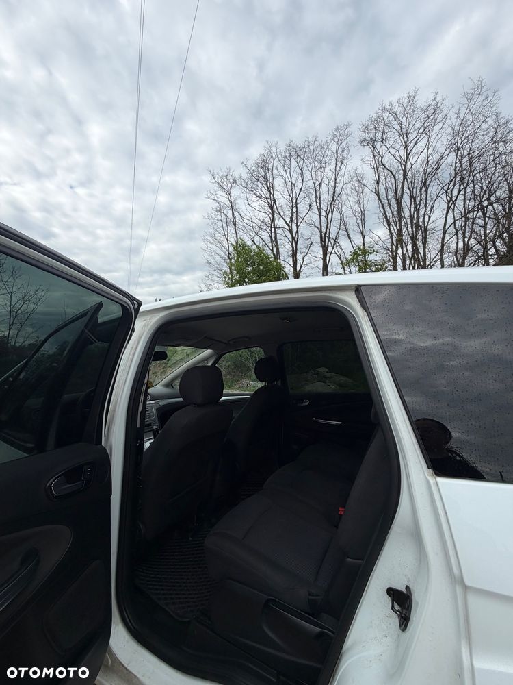 Ford S-Max - 12