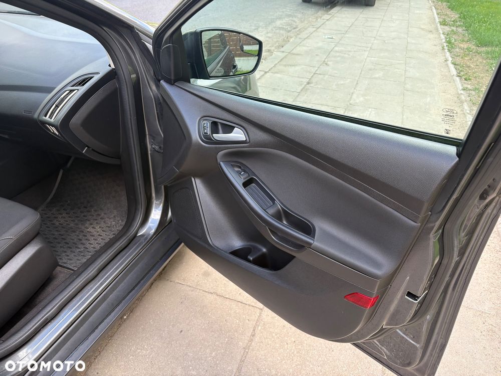 Ford Focus - 32