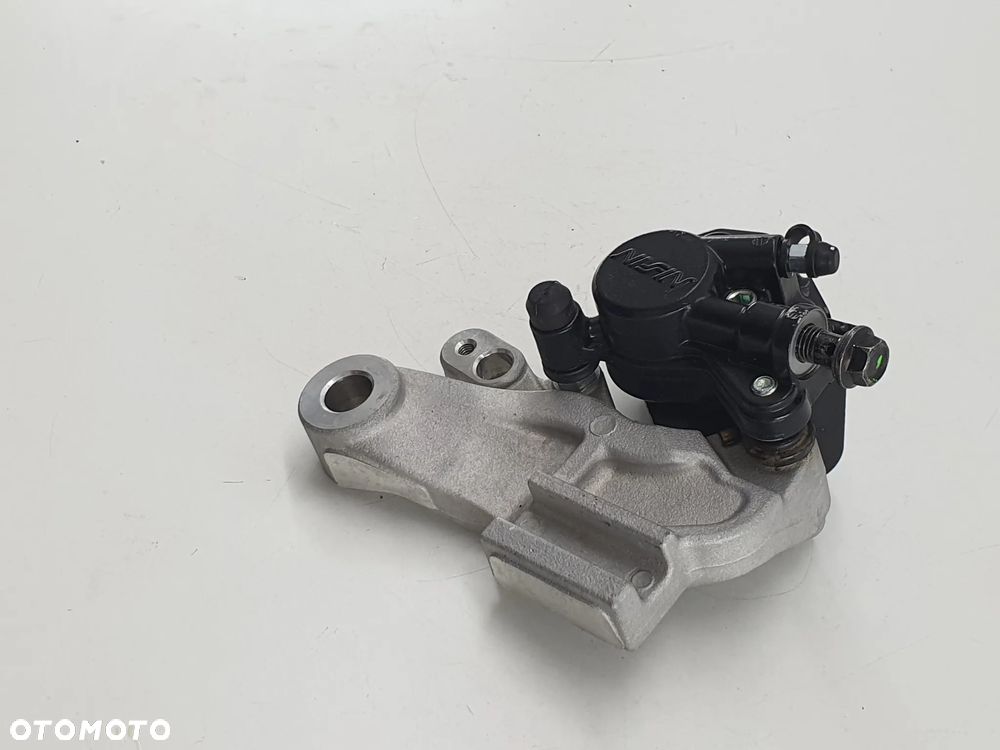 ZACISK HAMULCOWY TYL  YAMAHA XSR 125 - 4