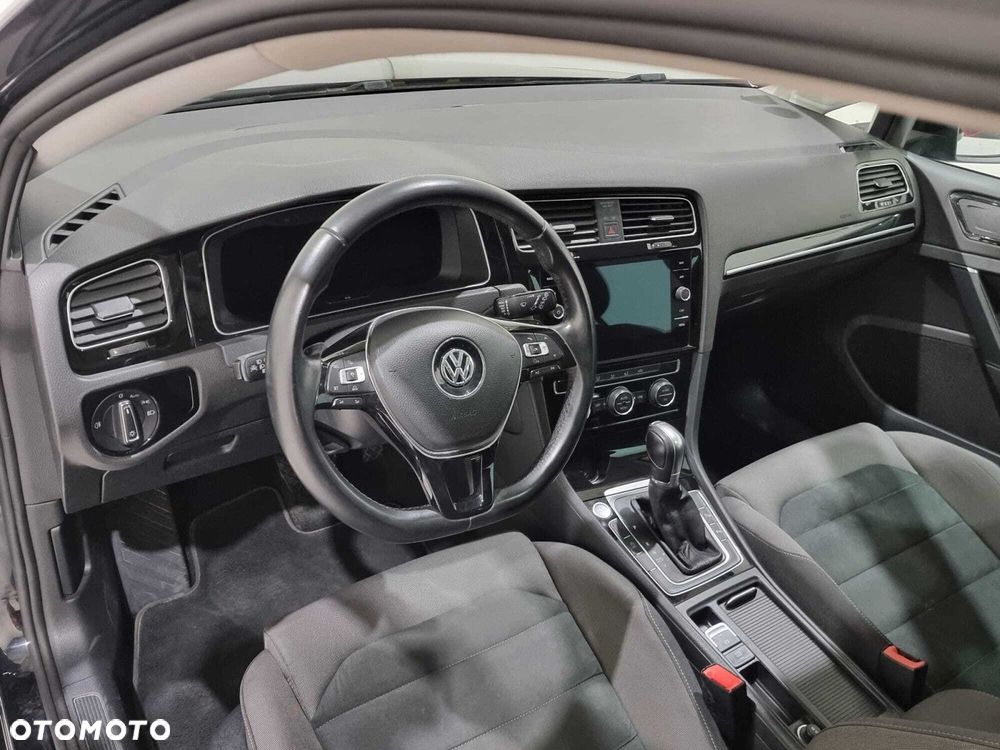 Volkswagen Golf - 25