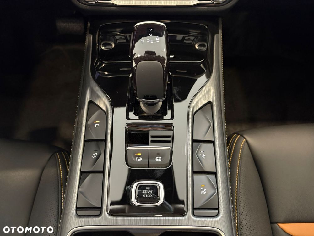 Bestune T77 1.5T Business DCT - 12