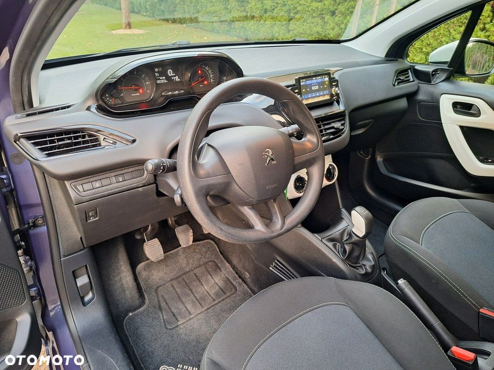 Peugeot 208 - 8