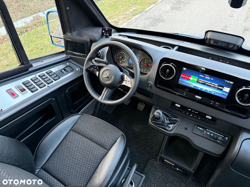 Mercedes-Benz Sprinter 519 - 21