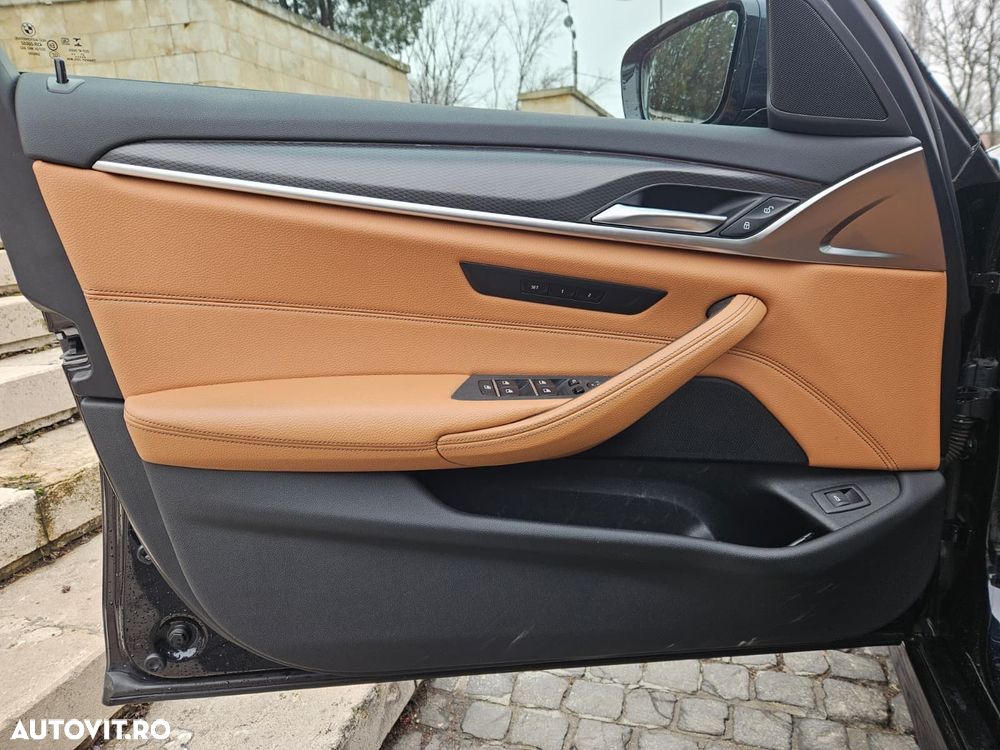 BMW Seria 5 530i xDrive AT MHEV - 37