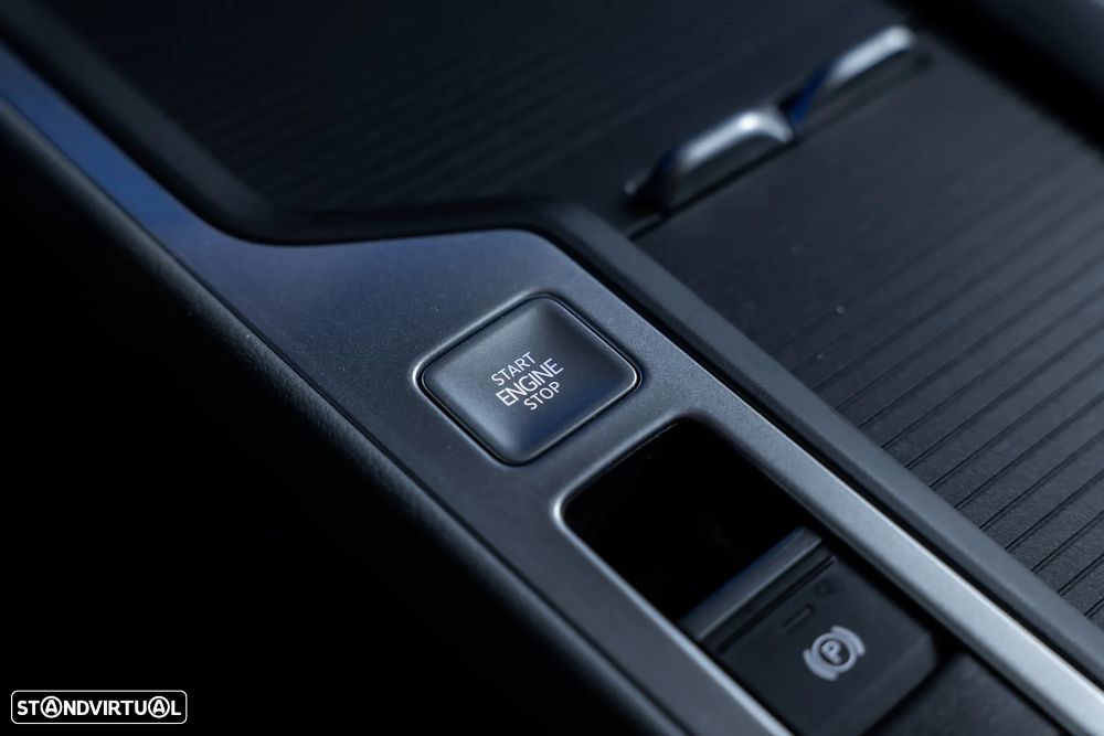 VW Passat Variant 2.0 TDi Business DSG - 25