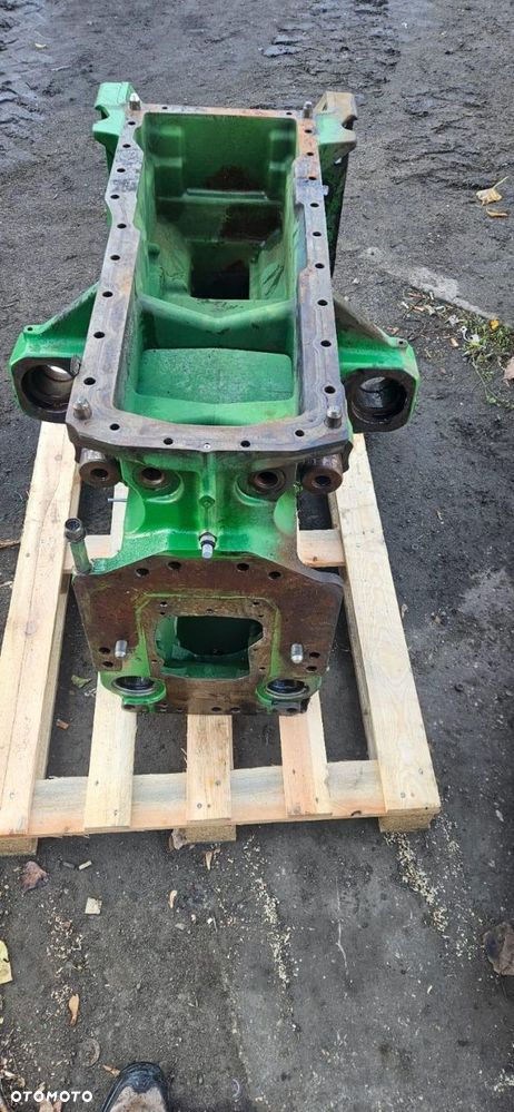 John Deere 8295R 8320R 8235R - skrzynka obudowa R312872 - 5