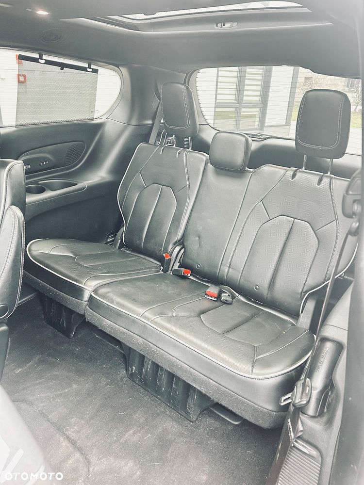 Chrysler Pacifica - 28